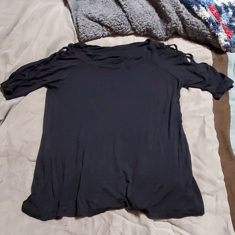 Black short-half sleeved